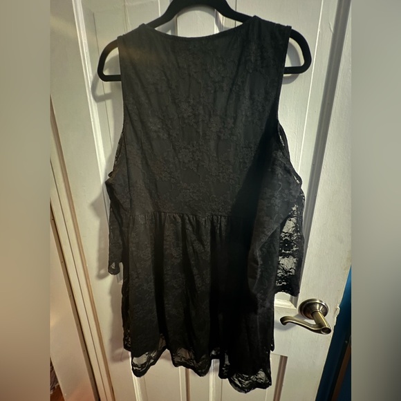 Torrid black place cold shoulder top - Picture 8 of 10